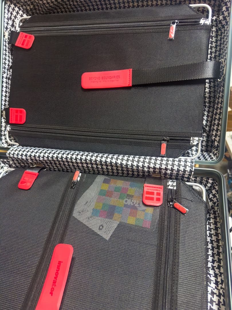 アルミ【新品】イノベーター 〈特典有り〉キャリーケース INV1811 スーツ