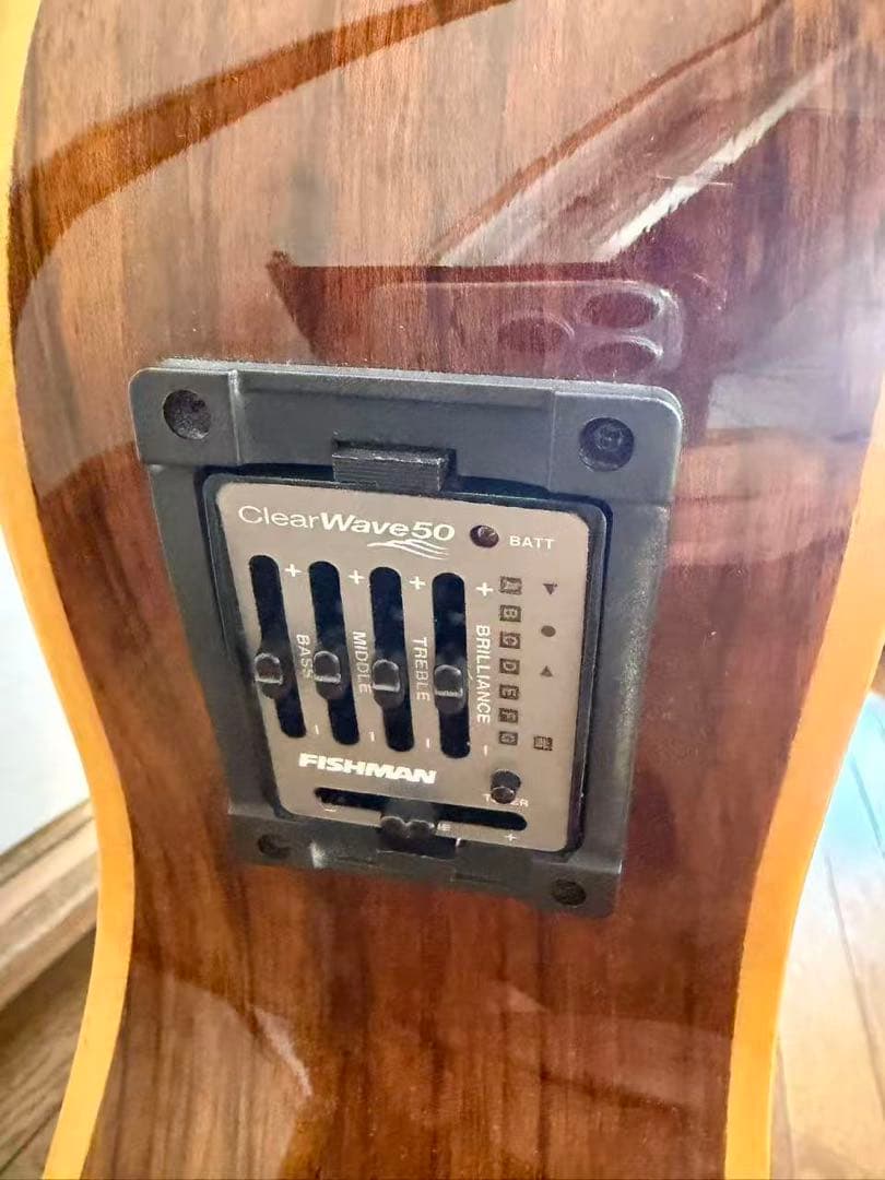 ブラウン アコースティックギター カッタウェイOM-15CE