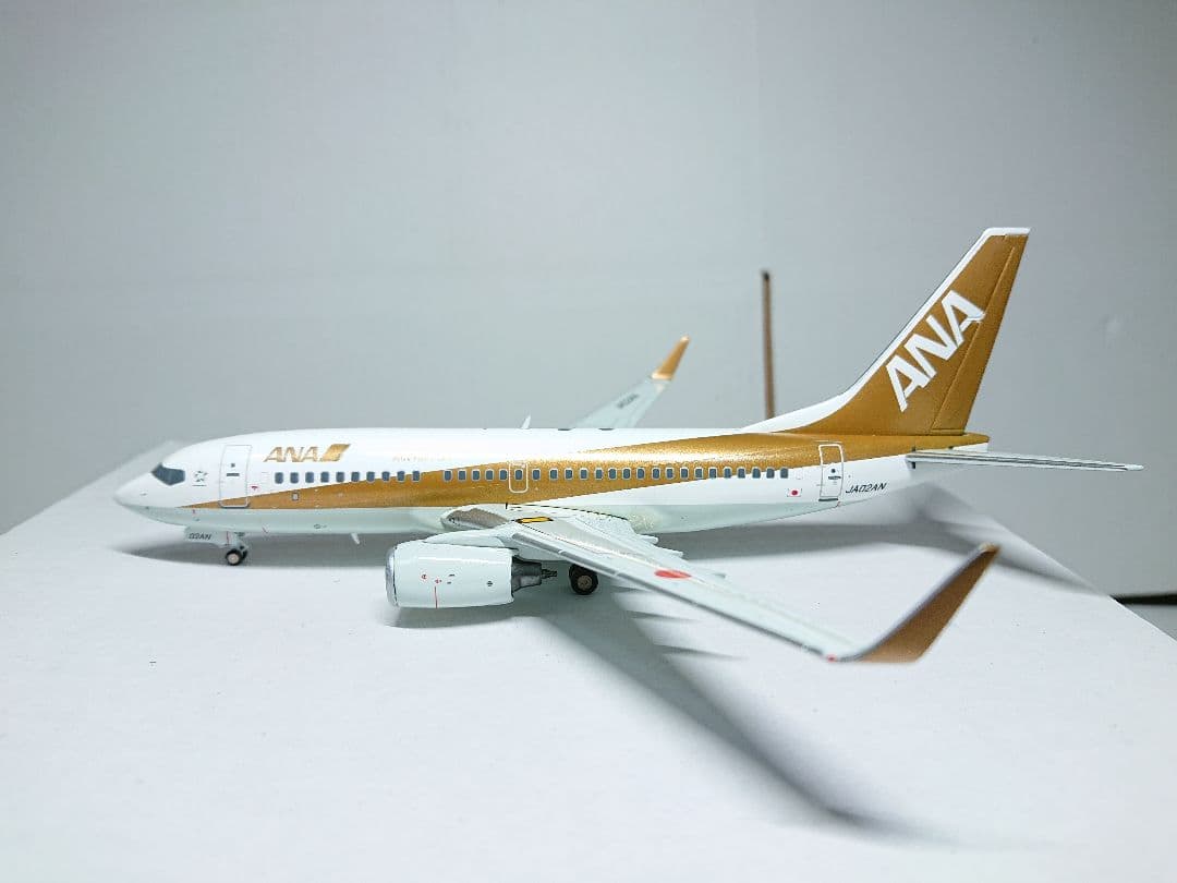 JC WINGS 1/200 B737-781 ANA ゴールドジェット