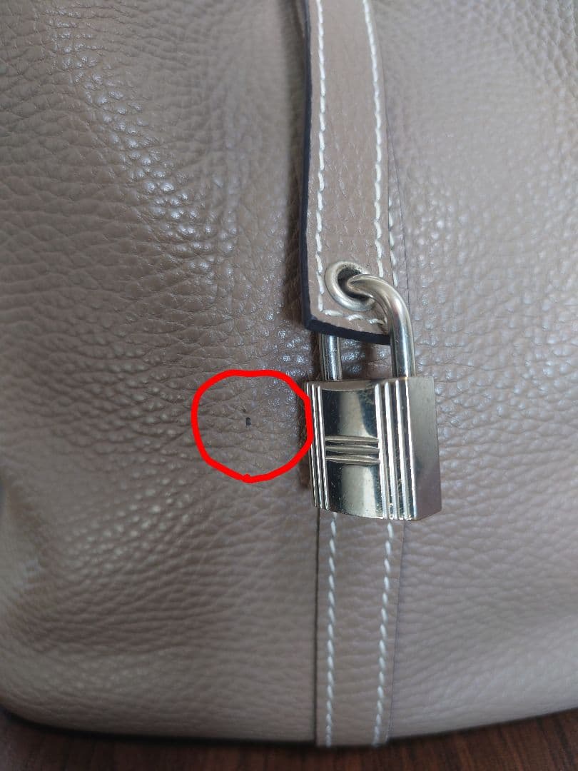 本皮キューブハンドバック（エルメスのカデナ付）