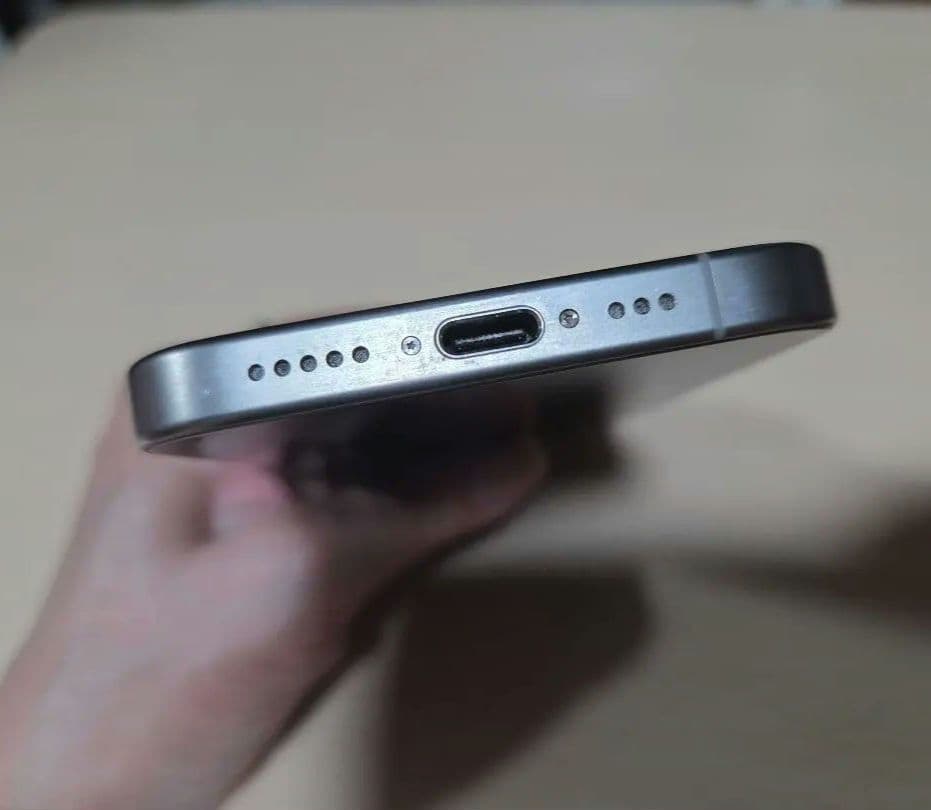 美品　Apple iPhone 15 Pro