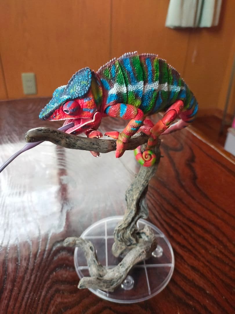 いきもの大図鑑プレミアム　パンサーカメレオン　アンビローブ・グリーン