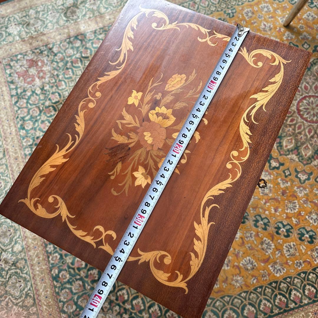 Pauline Ralph　 木製花柄インレイテーブル