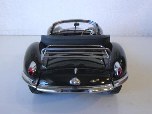 kazuさん専用 AUTOart (1/18) ジャガー XKSS