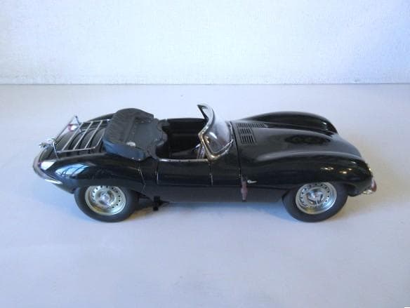kazuさん専用 AUTOart (1/18) ジャガー XKSS