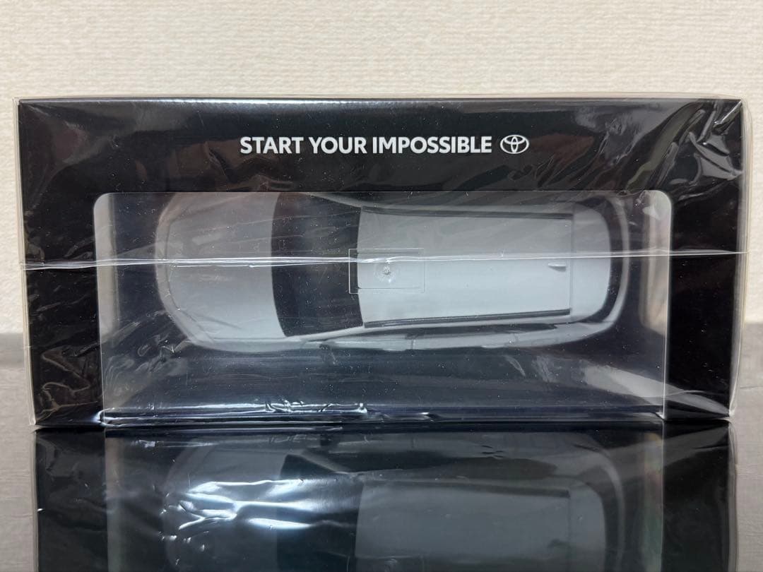 トヨタ 新型クラウンエステート ミニカー 非売品