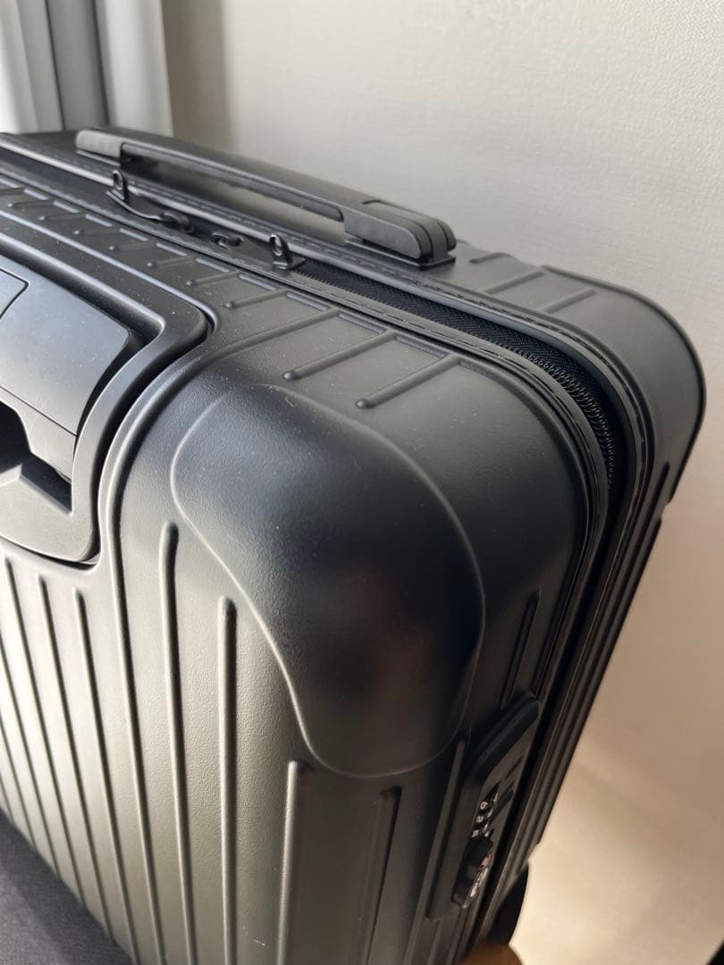 【美品】リモワ　ESSENTIAL SLEEVE コンパクト