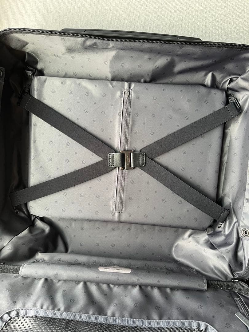 【美品】リモワ　ESSENTIAL SLEEVE コンパクト