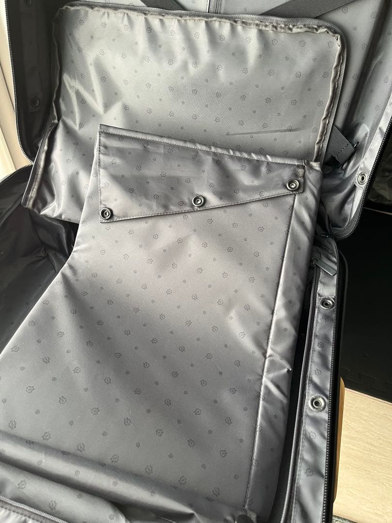 【美品】リモワ　ESSENTIAL SLEEVE コンパクト