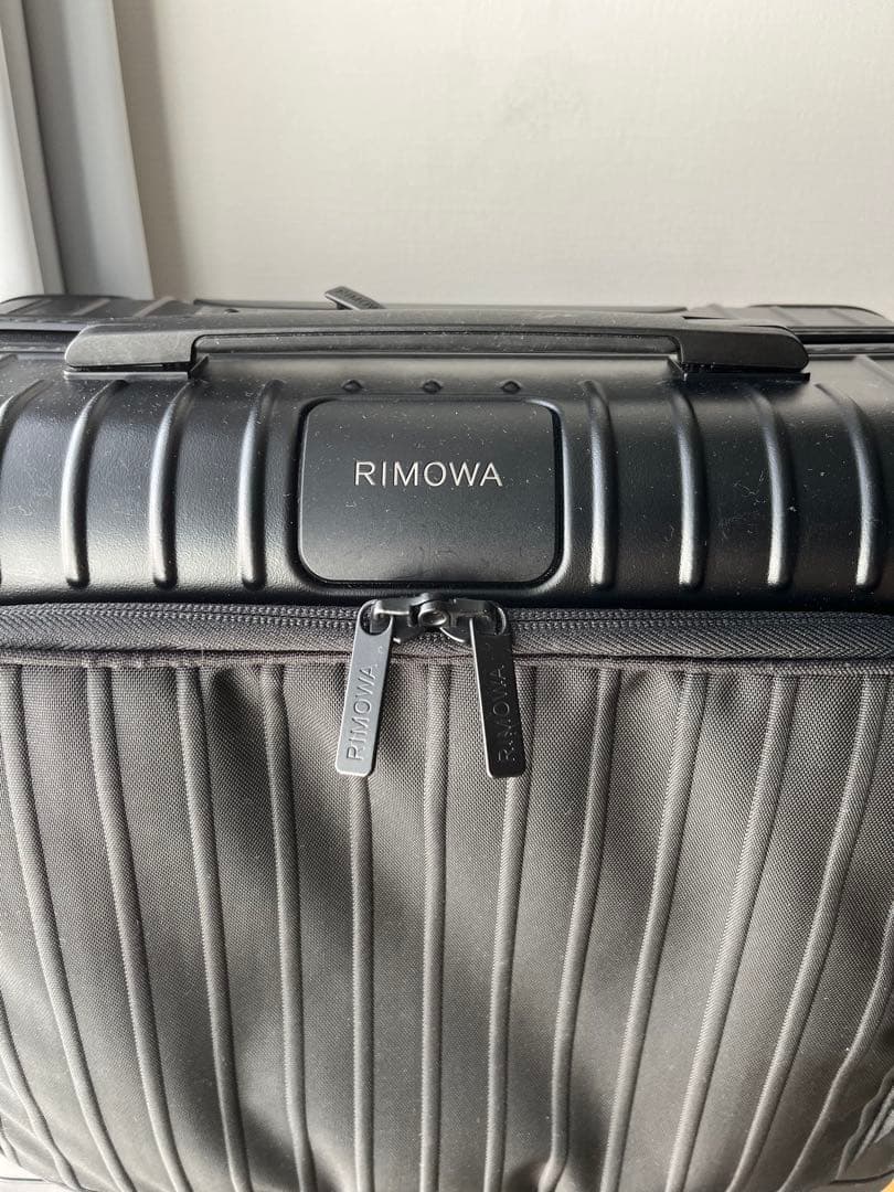 【美品】リモワ　ESSENTIAL SLEEVE コンパクト