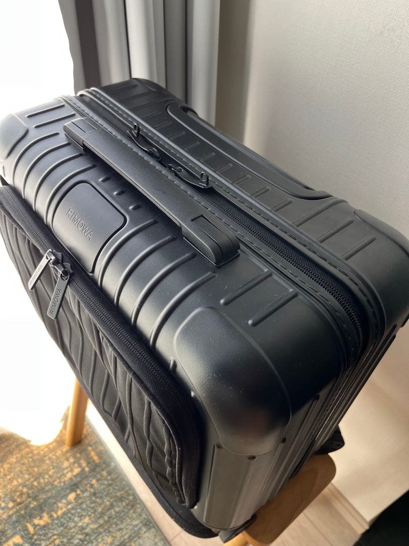 【美品】リモワ　ESSENTIAL SLEEVE コンパクト