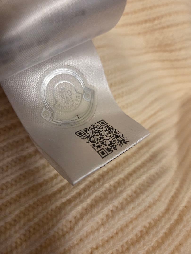 モンクレール　ニット帽　レディース　白ニット　モンクレ