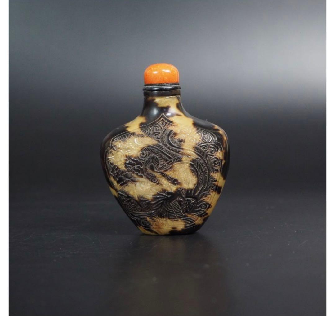 送料無料　清時代本べっ甲（玳瑁）龍鳳細密彫刻鼻煙壺 ★時代珍品★