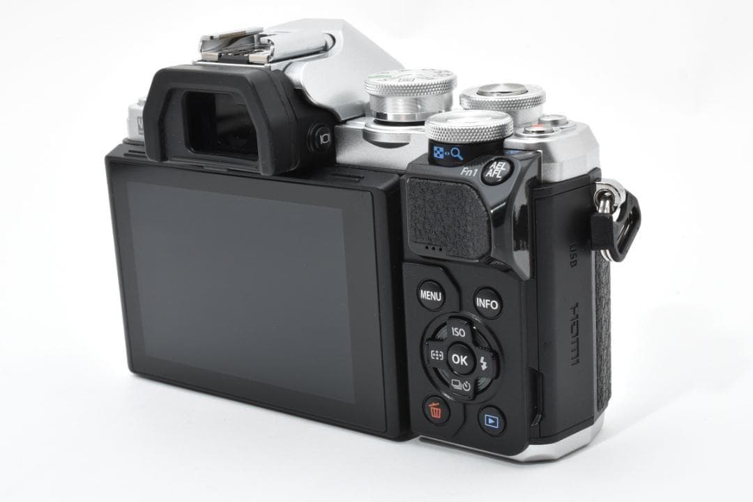 ■ ほぼ新品 ■ OLYMPUS E-M10 III ボディ <S数1726回>