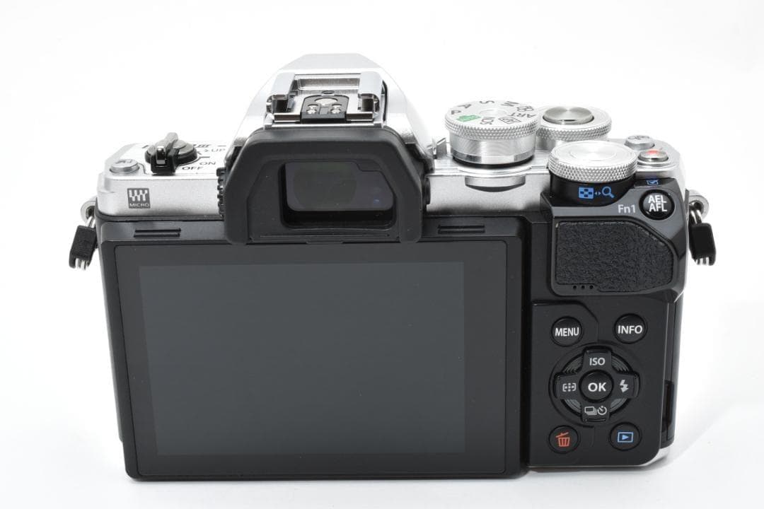 ■ ほぼ新品 ■ OLYMPUS E-M10 III ボディ <S数1726回>