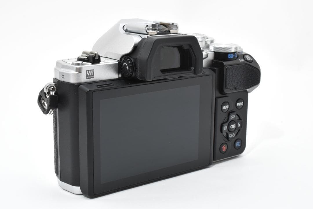 ■ ほぼ新品 ■ OLYMPUS E-M10 III ボディ <S数1726回>