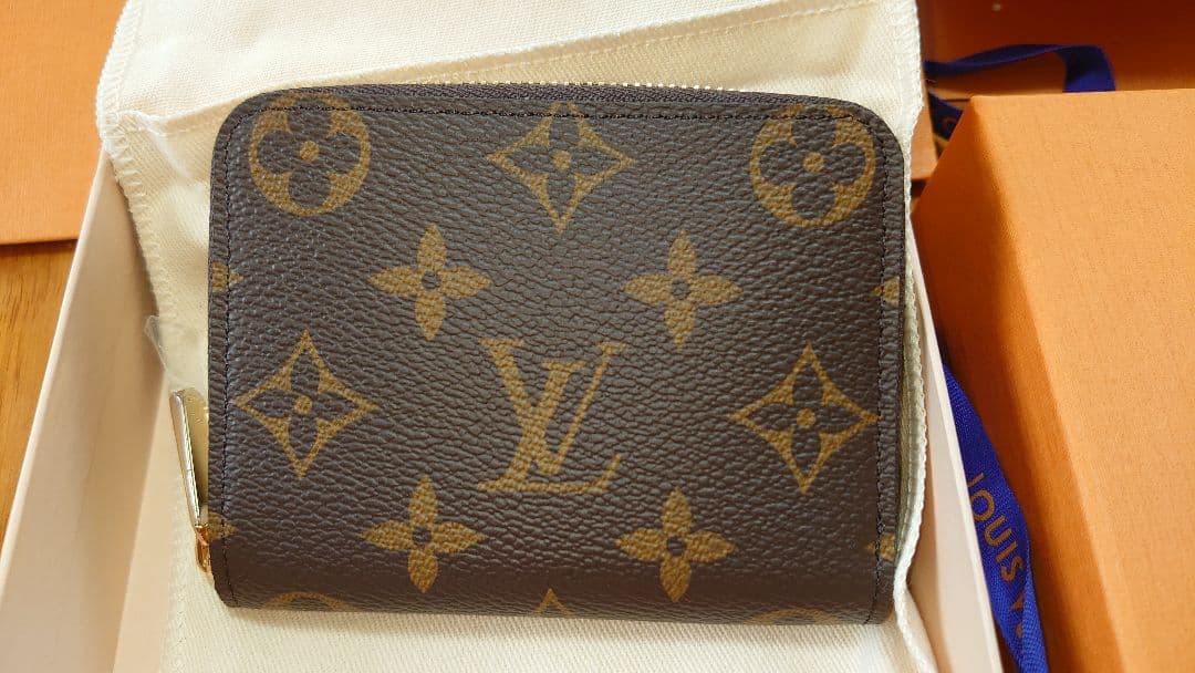 LOUIS VUITTON ジッピーパース 小銭入れ