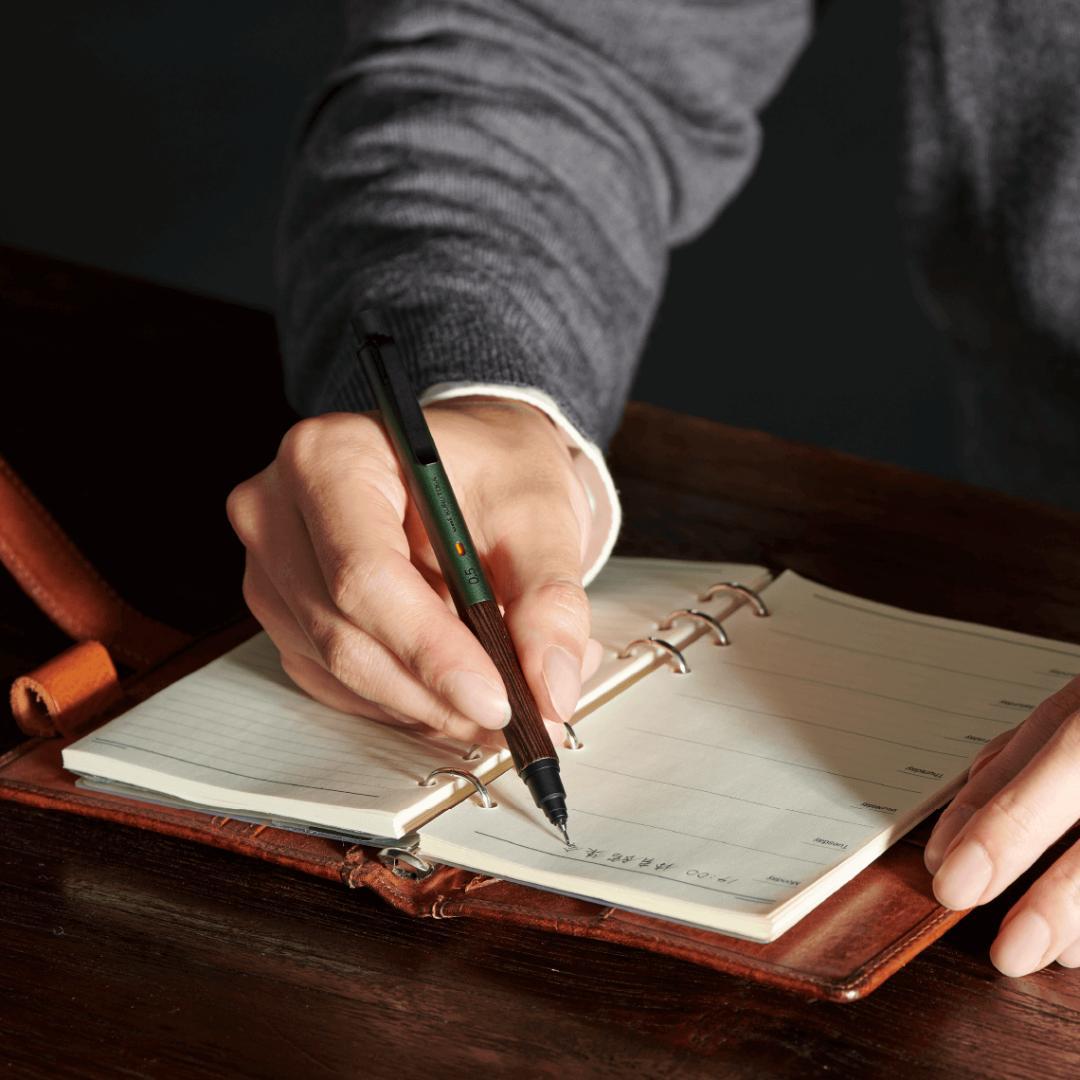 三菱鉛筆　クルトガウッド　M5-KW 1P 2本セット　0.5㎜　新品です