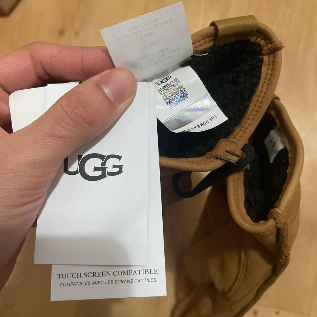 UGG メンズ レザー クラムシェル ロゴ グローブ　タッチスクリーン対応