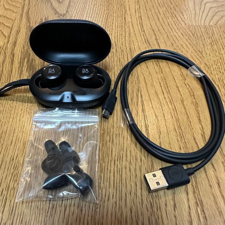 B&O PLAY BEOPLAY E8 BLACK【充電器・イヤーピース付】