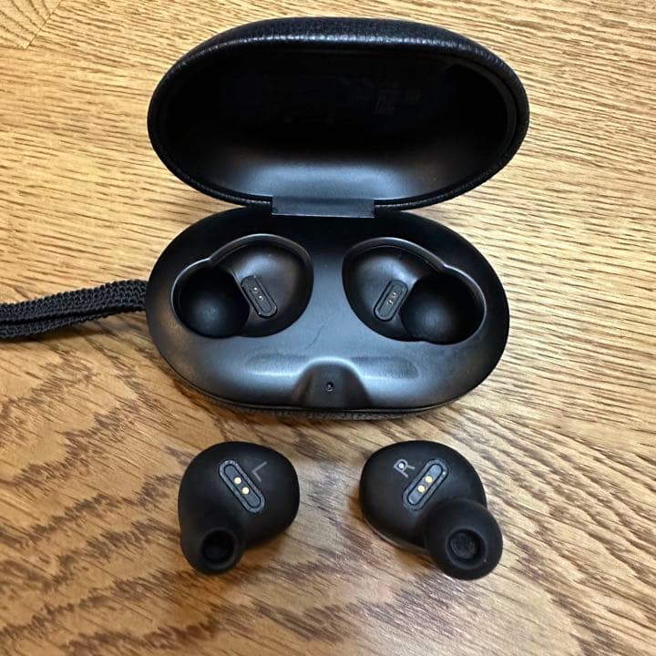 B&O PLAY BEOPLAY E8 BLACK【充電器・イヤーピース付】