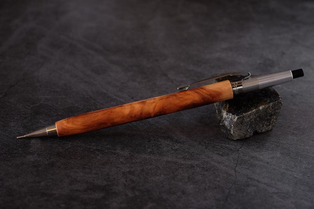 高村杢工房PG5木軸カスタムシャープペンシル0086 伊勢杉油杢 紅白