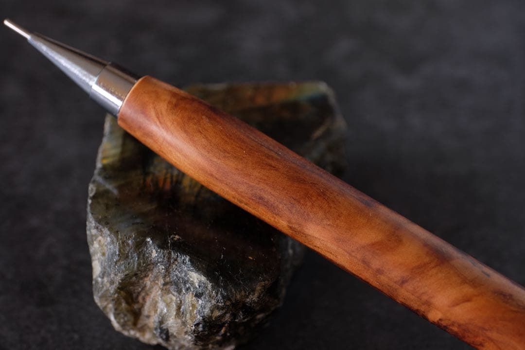 高村杢工房PG5木軸カスタムシャープペンシル0086 伊勢杉油杢 紅白