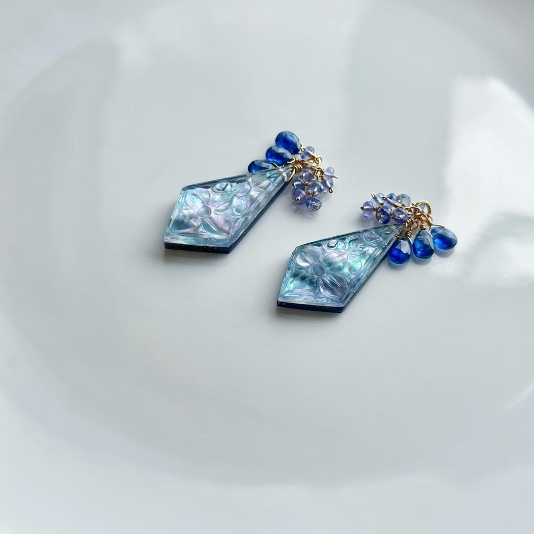 ラピスラズリ×マザーオブパール×水晶カービングピアスチャーム