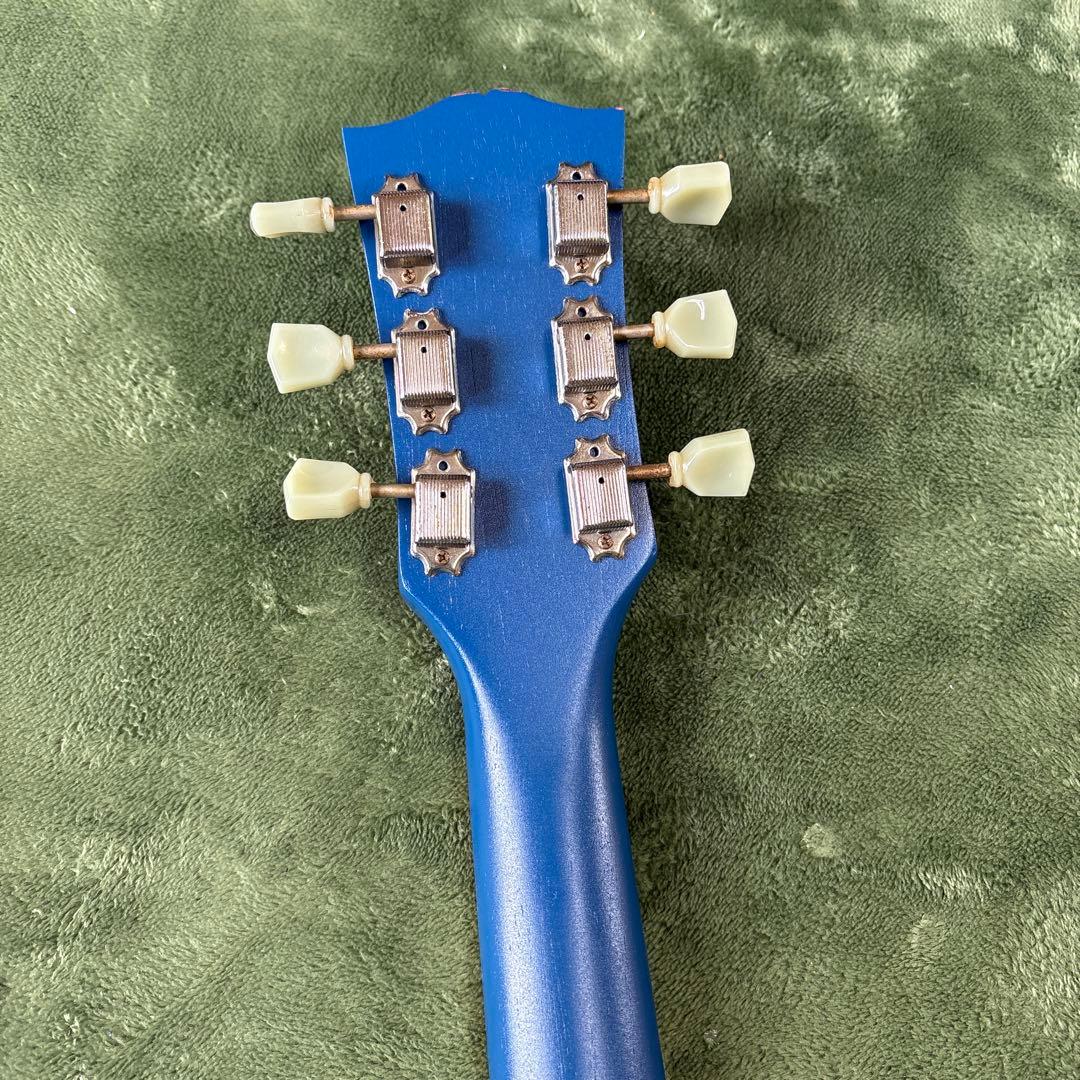 青いレスポールタイプエレキギター