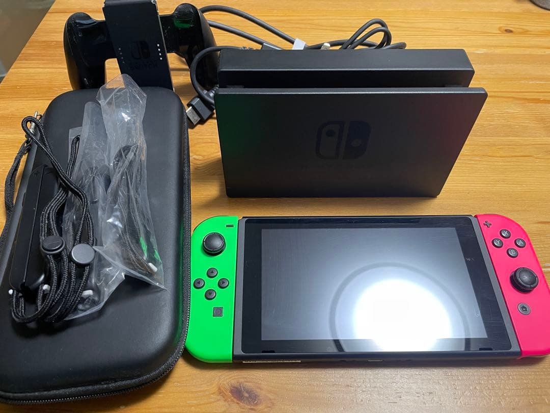 【匿名配送】Nintendo Switch 本体 グリーン/ピンク　　ケース付き