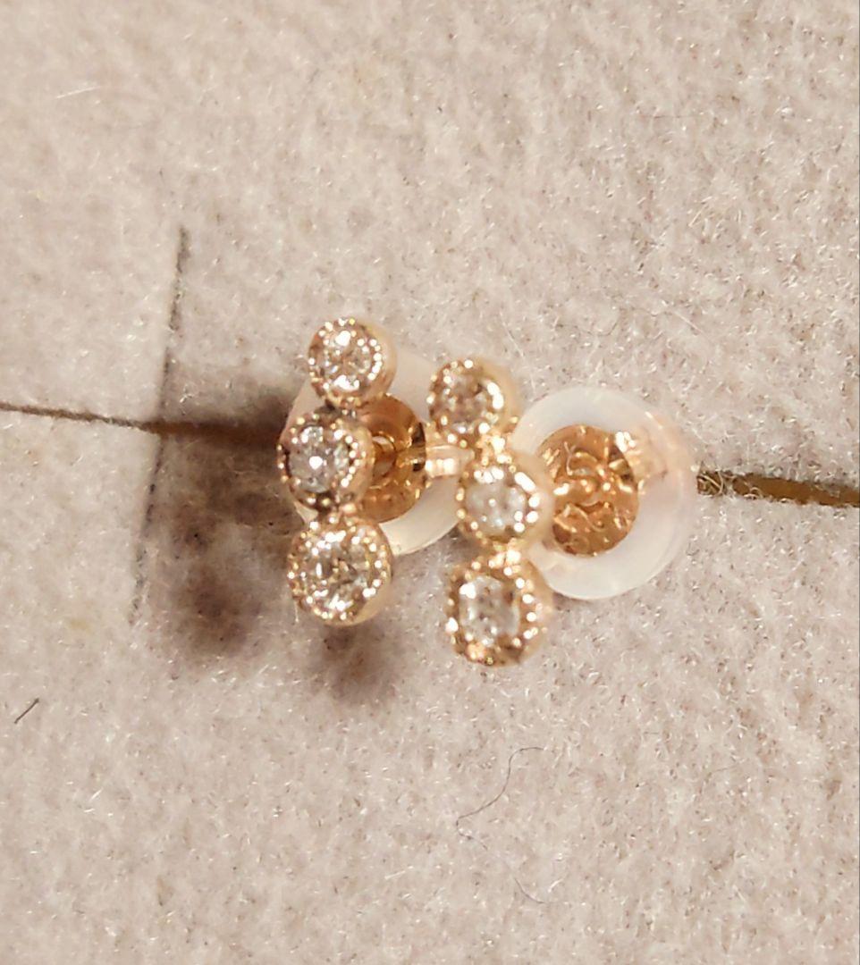 k18金ピアス　ダイヤモンド6粒合計0.16ct