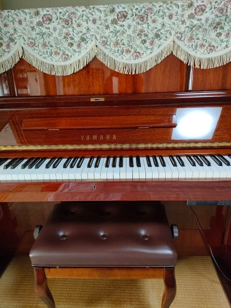 【極美品/消音付】YAMAHA W106 ピアノ 木目艶出し鏡面（2月下旬まで）