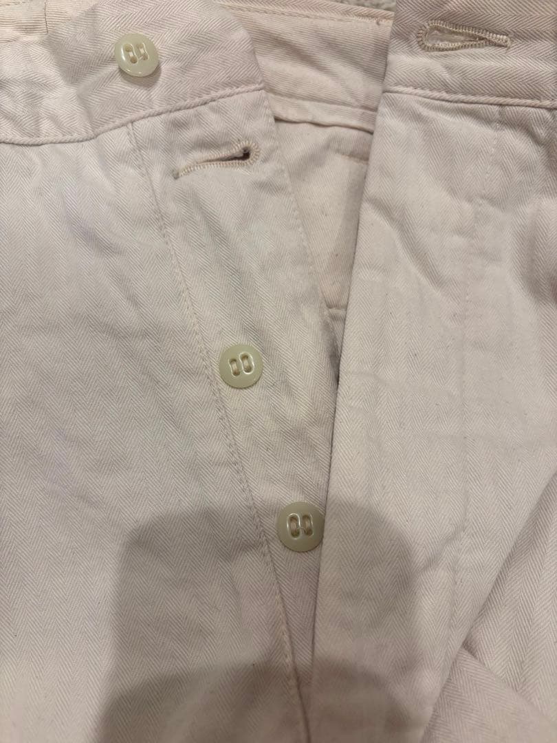 【hide】atlast&co ホワイト　ヘリンボーン　スラックス 36