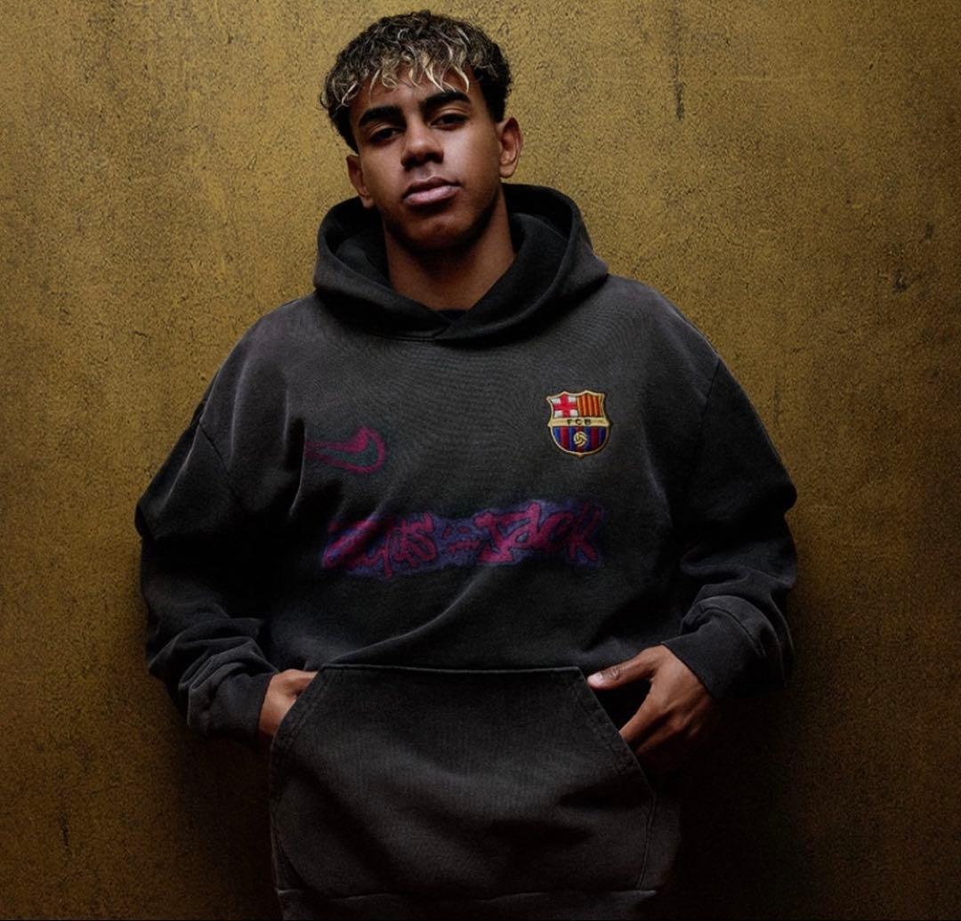 Travis Scott Nike バルセロナ　トラヴィス　ナイキ　パーカー