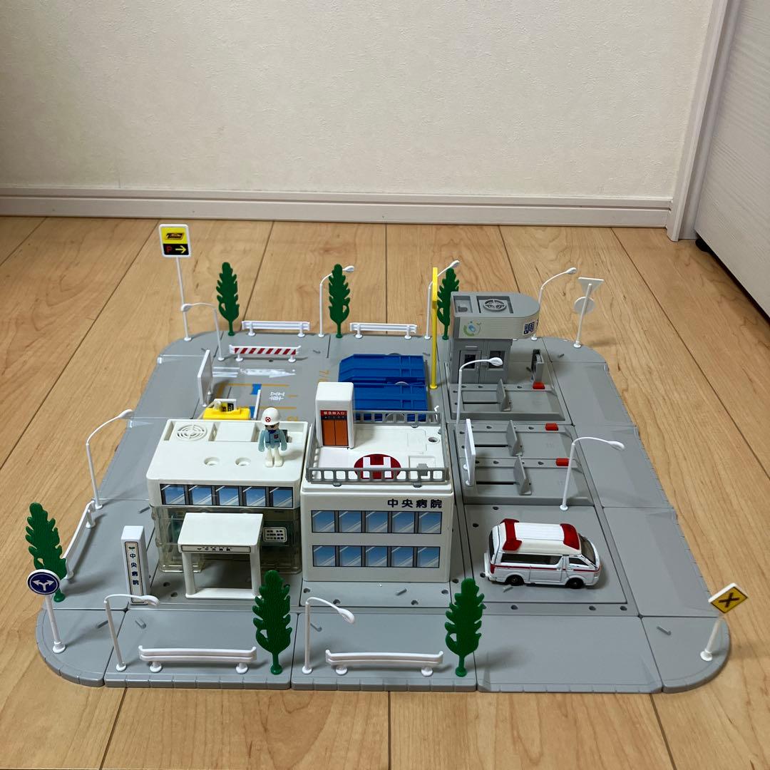 トミカタウン 病院 駐車場　薬局　トミカ
