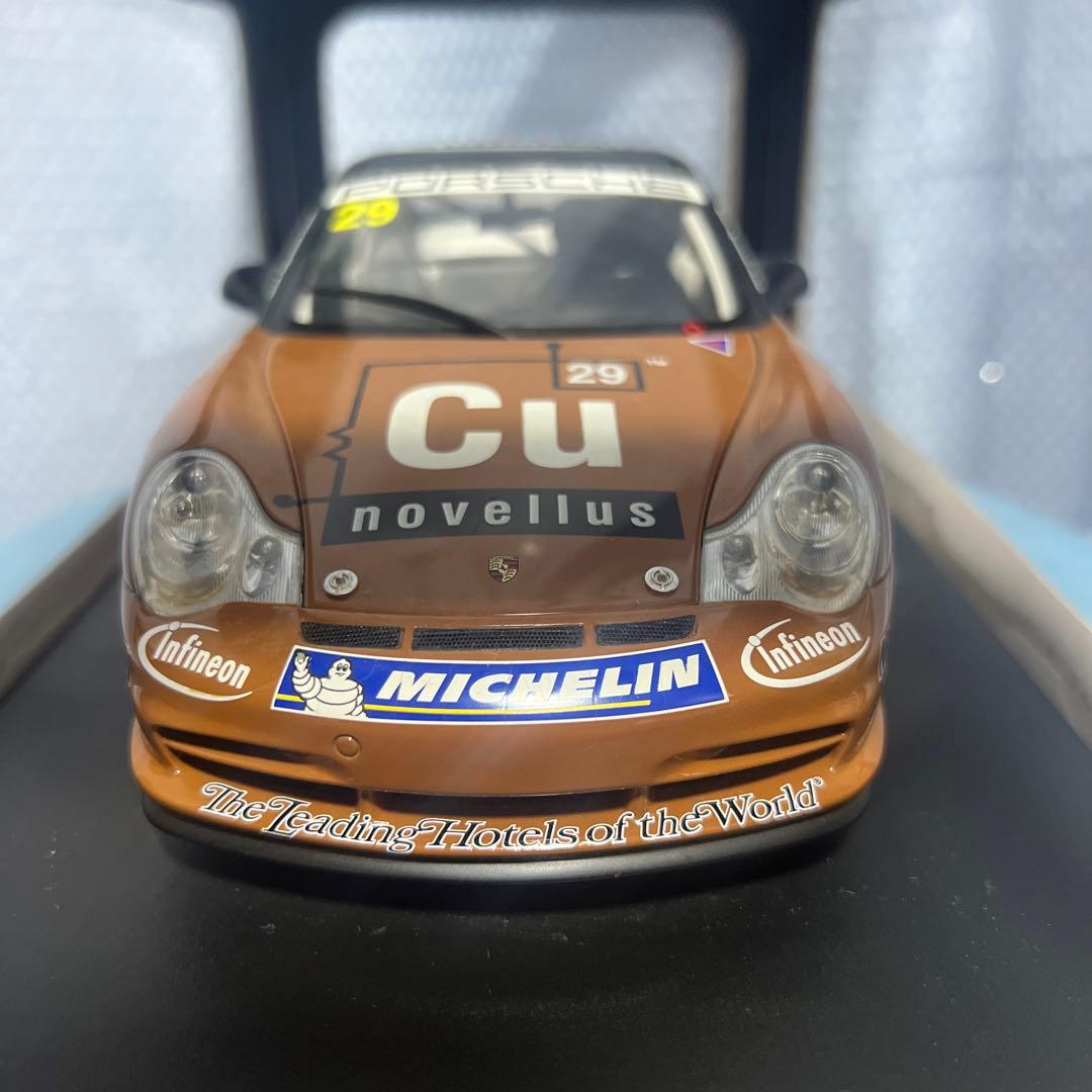 オートアート製  ポルシェ911GT3R