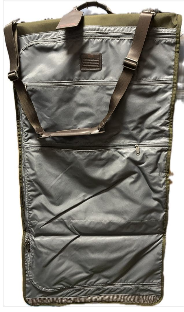 TUMIガーメントバッグ オリーブグリーン