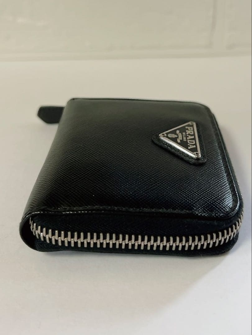 プラダ　PRADA ケース　黒　ラウンドファスナー　三角ロゴ