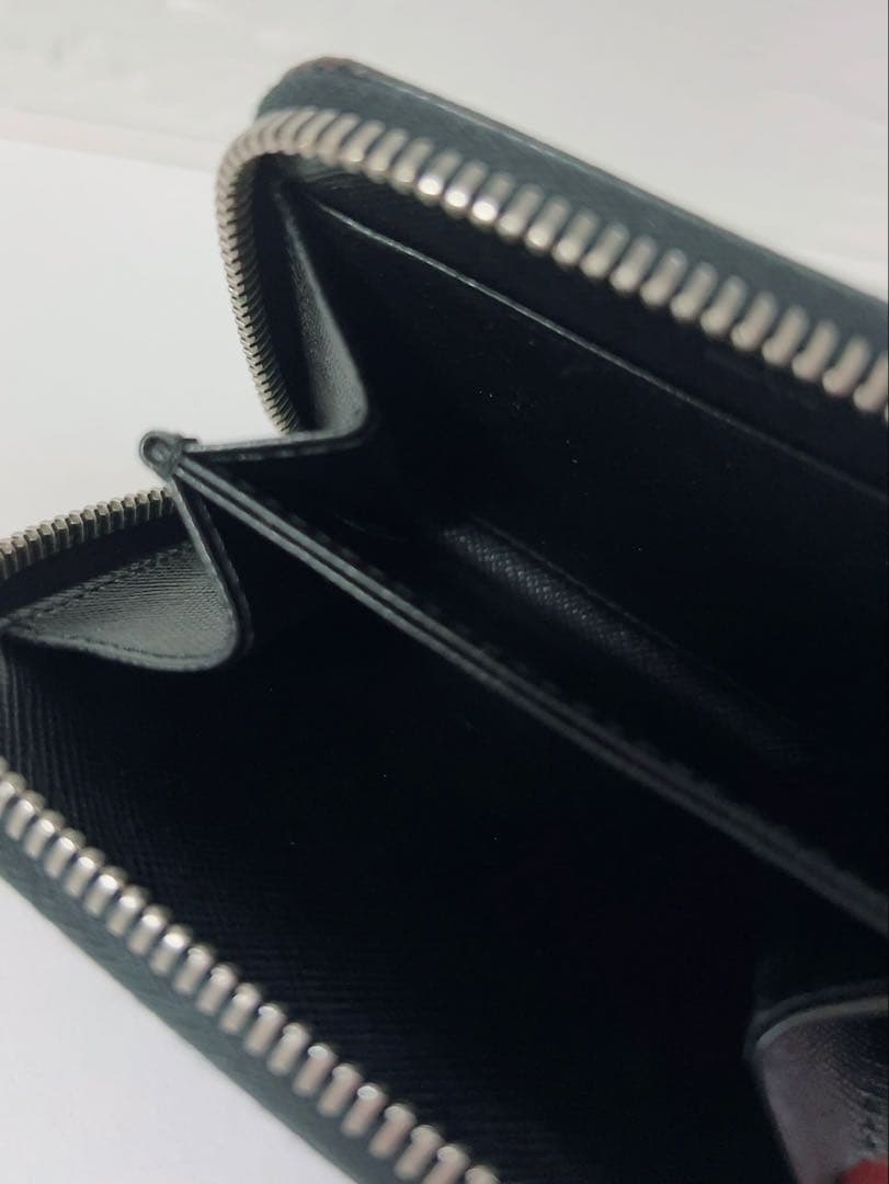 プラダ　PRADA ケース　黒　ラウンドファスナー　三角ロゴ