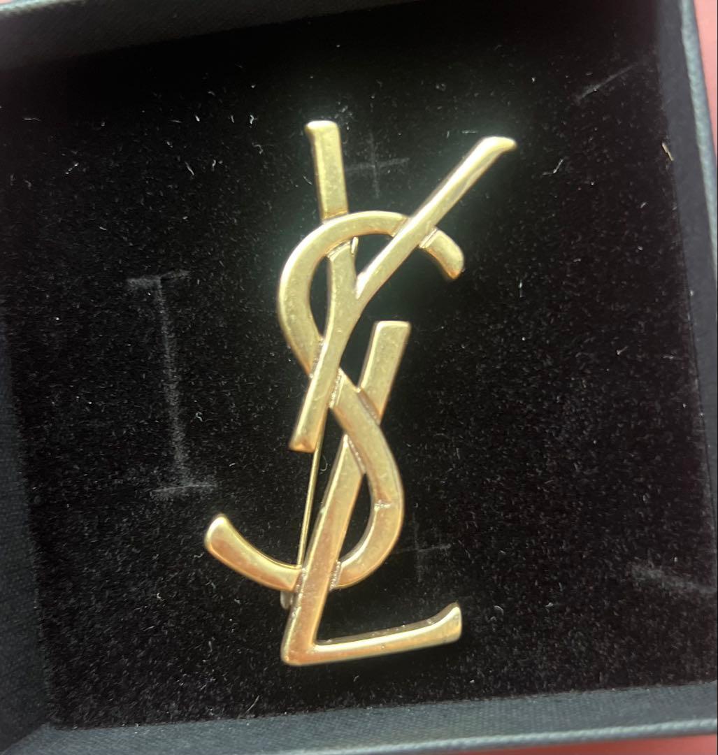 【✨新品✨】YVES SAINT LAURENT ゴールドブローチ