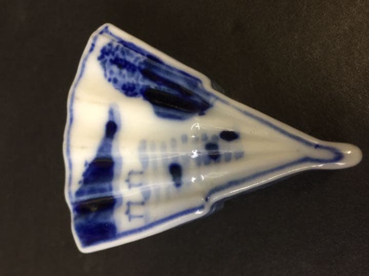 古い 染付 扇形 香合  大明成化年製銘 古美術