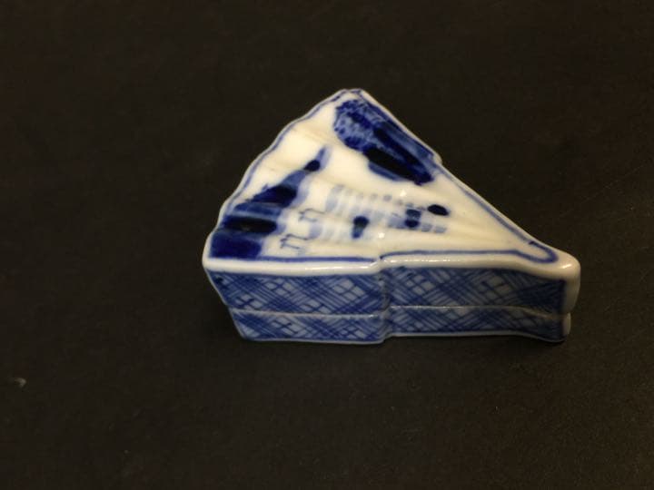 古い 染付 扇形 香合  大明成化年製銘 古美術