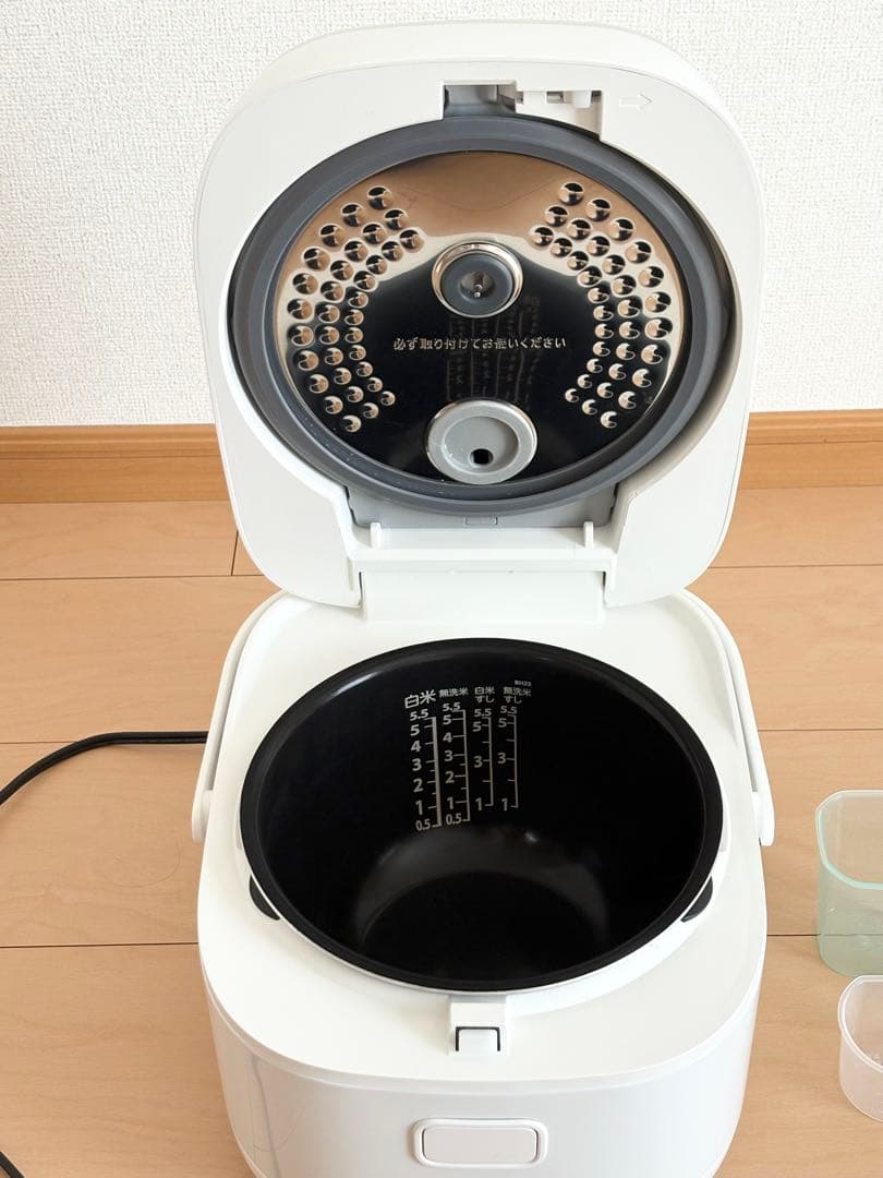 【東芝】RC-10BHW 5.5合 炊飯ジャー （25年製）