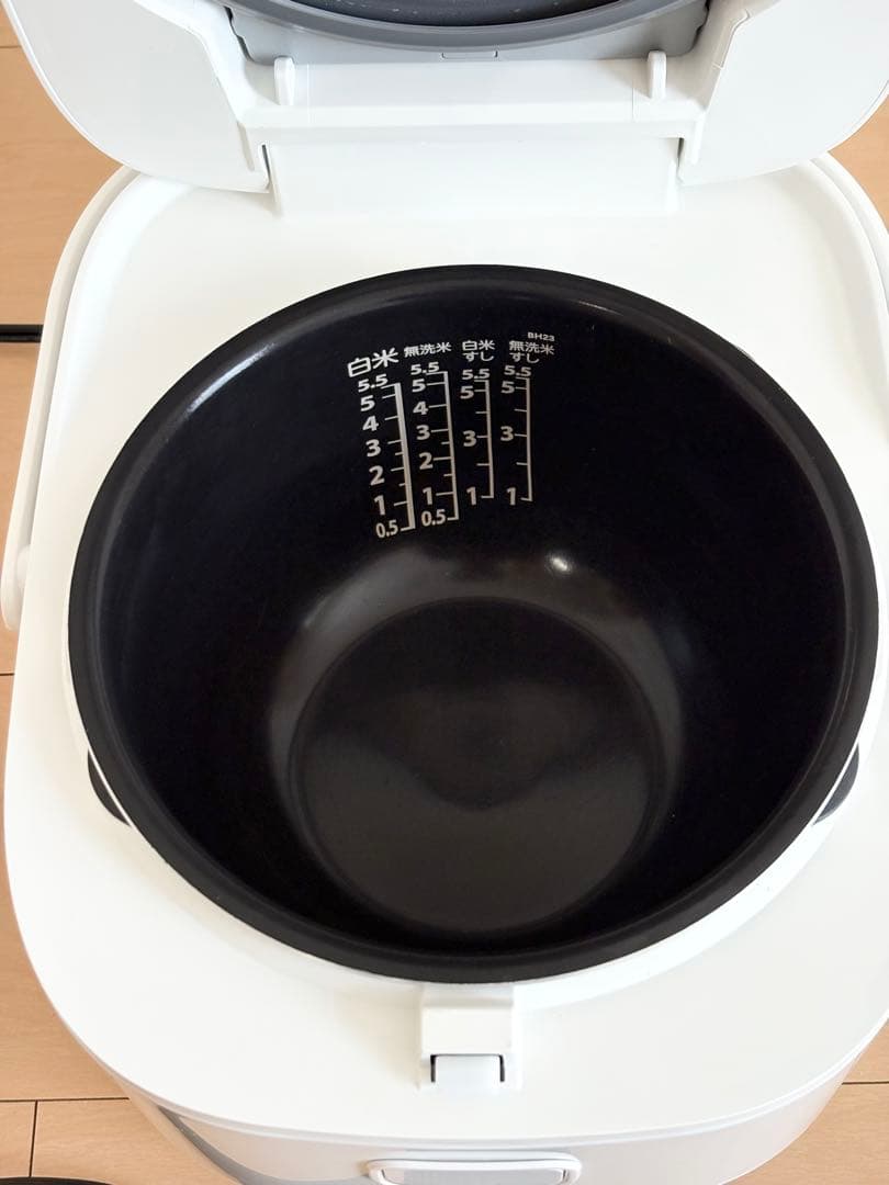 【東芝】RC-10BHW 5.5合 炊飯ジャー （25年製）