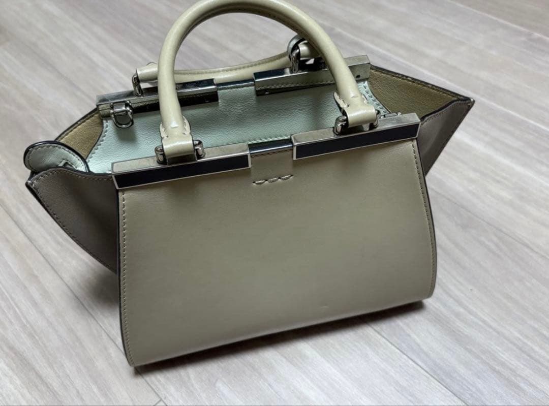 美品‼️FENDI フェンディ プチトロワジュール 正規品、購入証明保存袋あり❗️