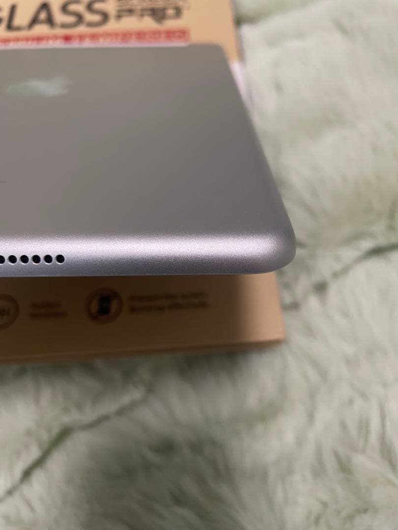 iPad シルバー 9.7インチ 第6世代 128G保護フィルム、カバー付き