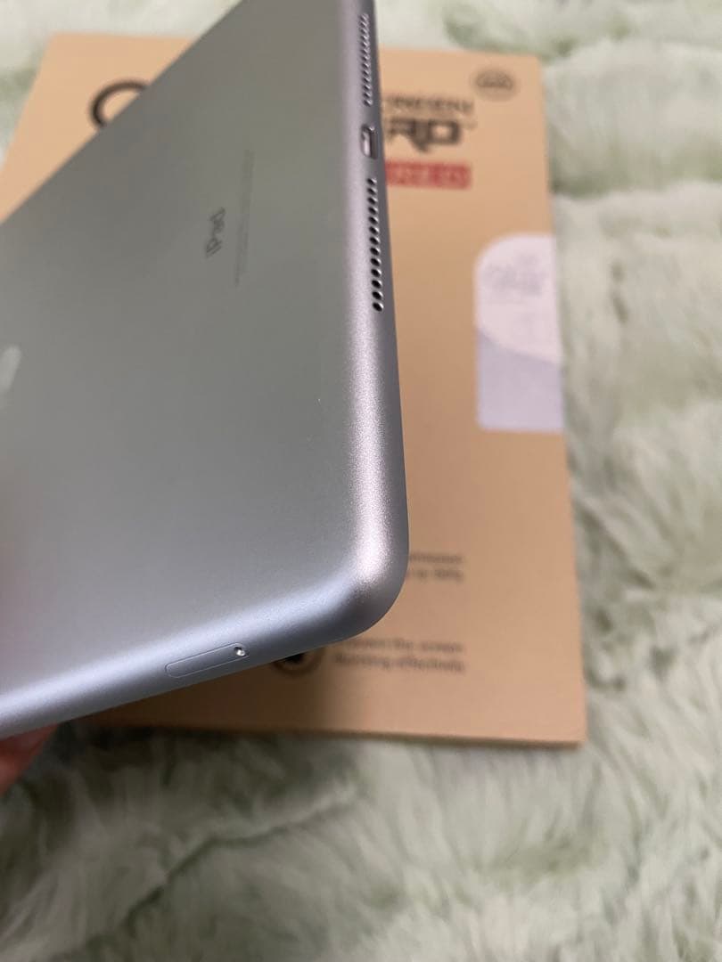 iPad シルバー 9.7インチ 第6世代 128G保護フィルム、カバー付き