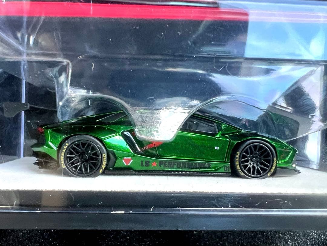 PGM 1/64 LBWK LP700 greenランボルギーニアヴェンタドール