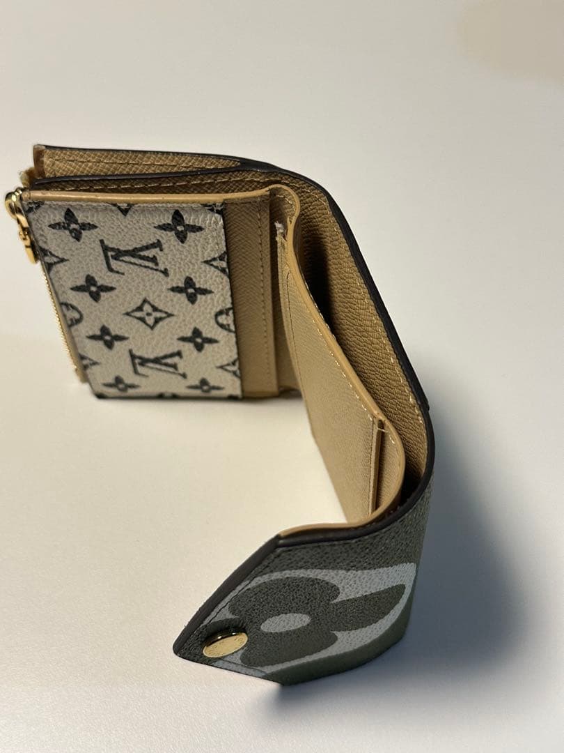 ルイヴィトン　三つ折り財布 ポルトフォイユ・ゾエ ジャイアント・モノグラム