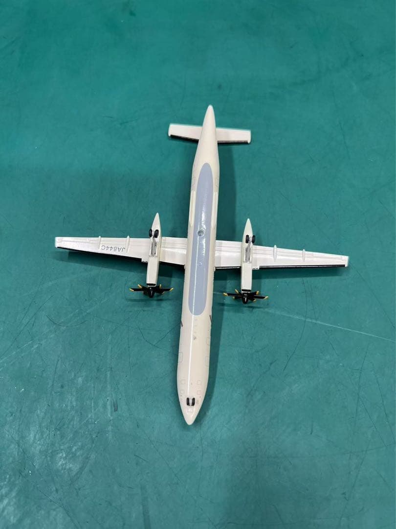 JAL Q400 1:200 モデル JA844C ヘリコプター